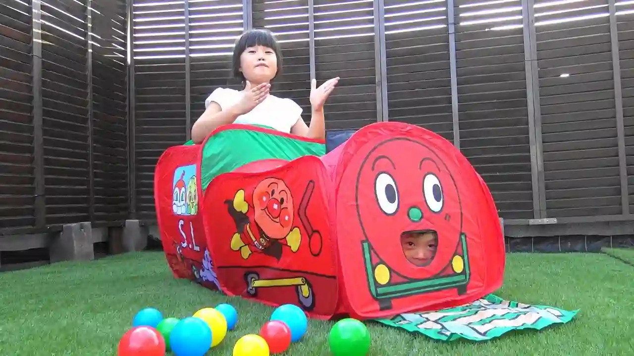 とっても大きなテントでボール遊びをしたよ♬